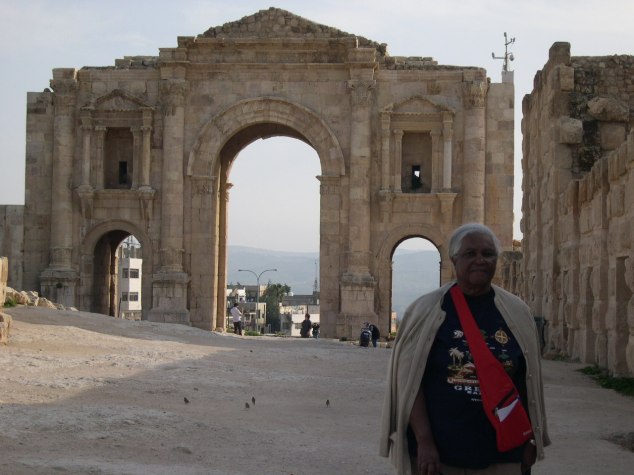 L'arc de triomphe d'Adrien 2
