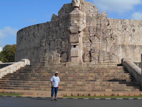 DSCN0109 Architecture de l'époque coloniale invite à la promenade