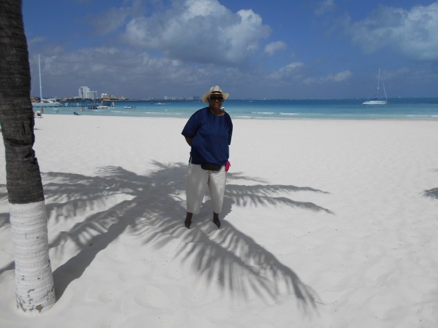 DSCN0145 Jeanne à l'ombre du cocotier