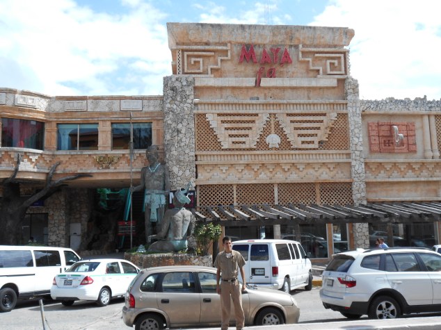 DSCN0151 CACUN marchés, magasin restaurants bars mexicains