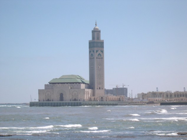 Casablanca Son minaret vue de loin
