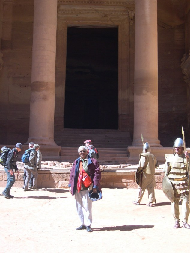 PETRA Jeanne devant le Trésor