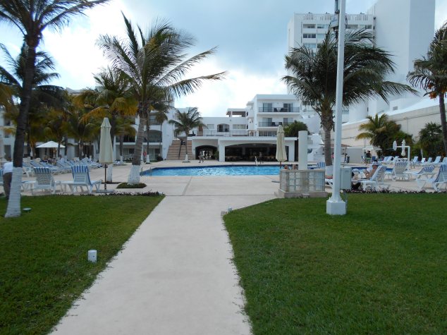 DSCN0149 Piscine de l'hôtel 5 étoiles