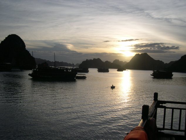 La Baie d'Halong à l'aurore 3