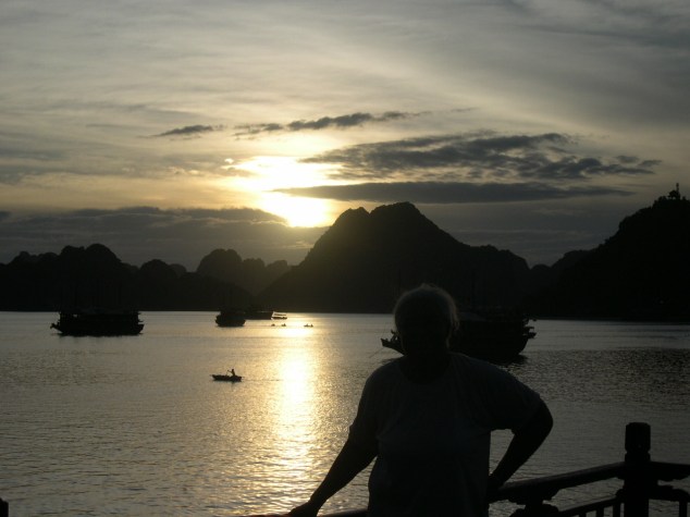 La Baie d'Halong à l'aurore 5
