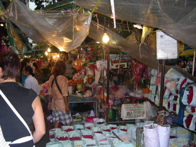 marché aux fleurs à bangkok
