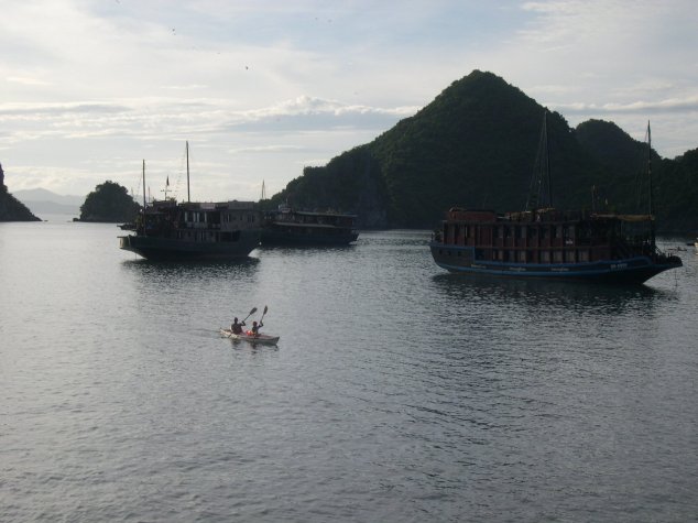 La Baie d'Halong à l'aurore 2