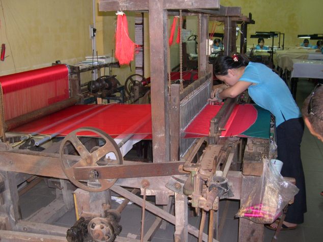 ouvrière tissants la soie