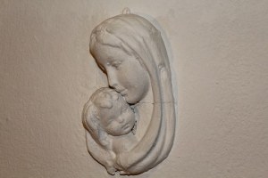 madonna-with-child-1051897__340